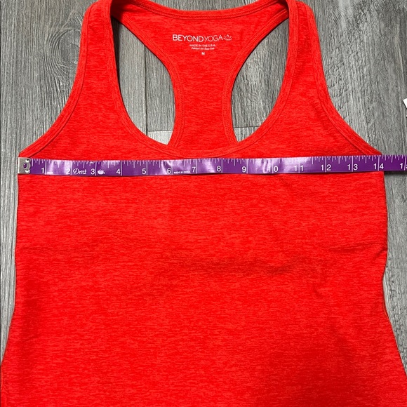 Beyond Yoga woman’s razor back tank top / color RDFLS/ size M NWT - Picture 11 of 12
